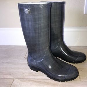 Ugg rain boots like new wear once size 8